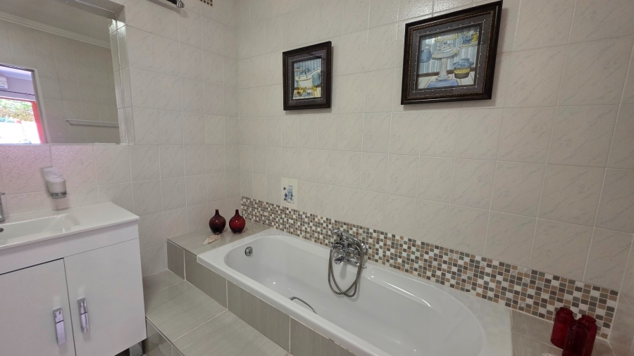 7 Bedroom Property for Sale in Vredenburg Western Cape